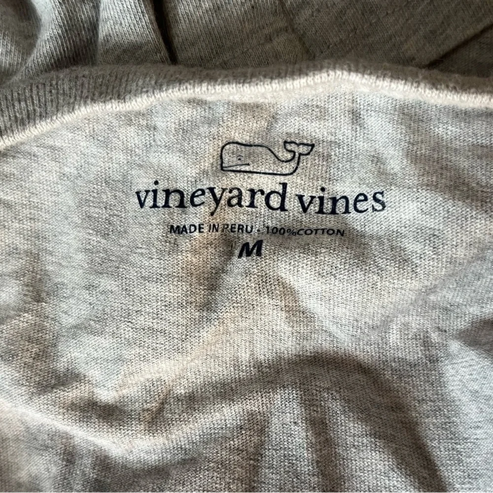 Vineyard Vines euc top